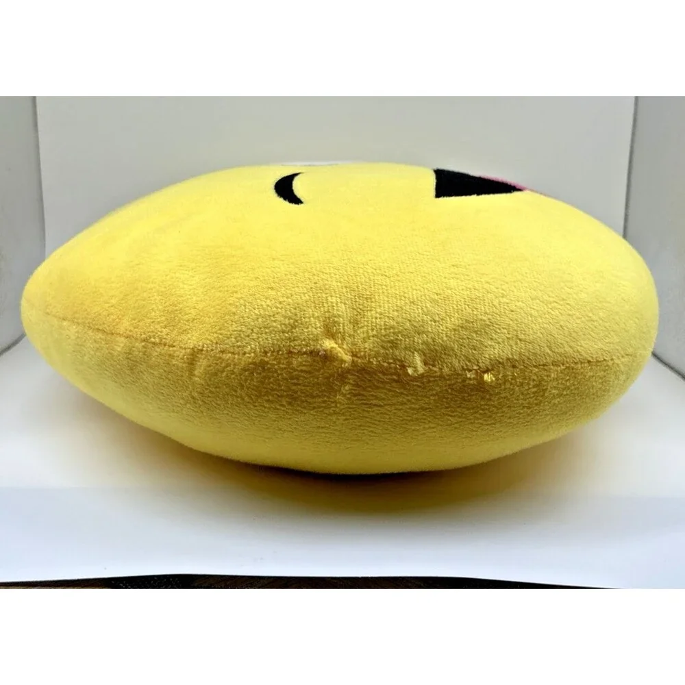 Unbranded yellow emoji